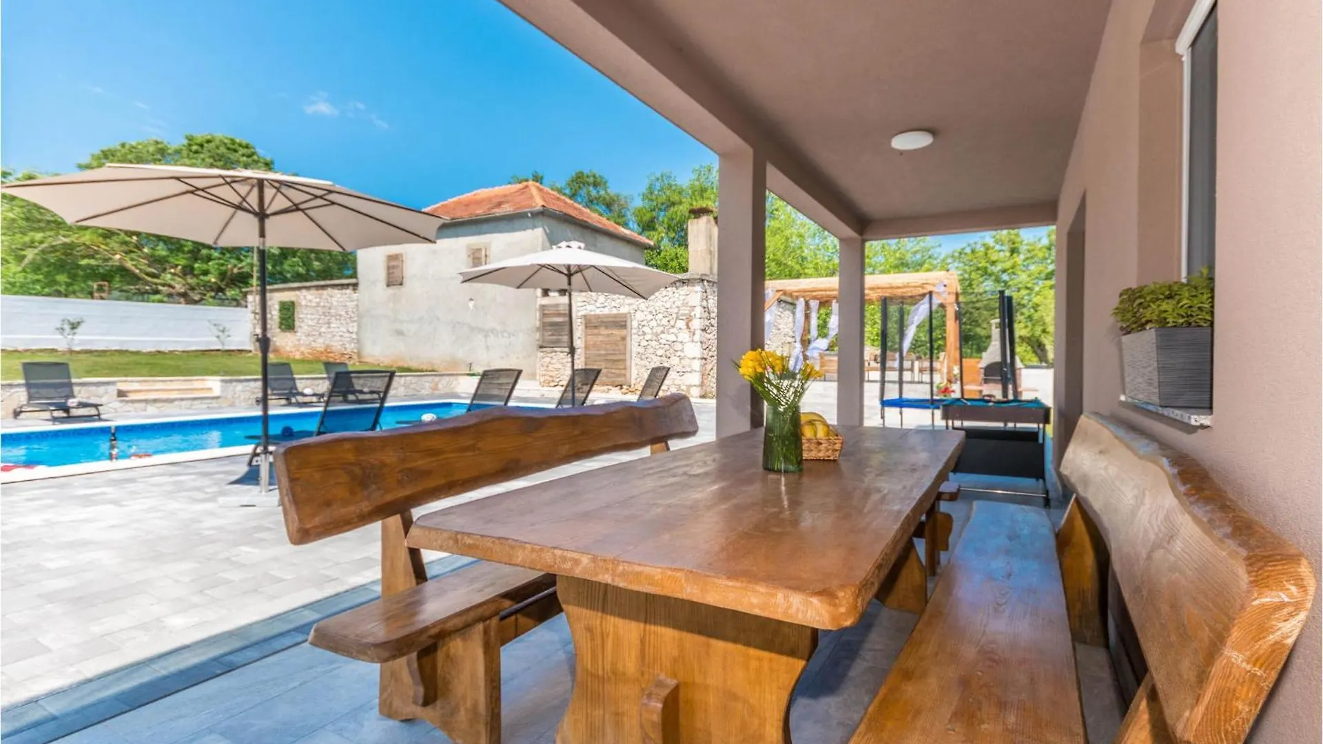 Holiday home 4 Bedroom Lovely Home In Donje Rastane