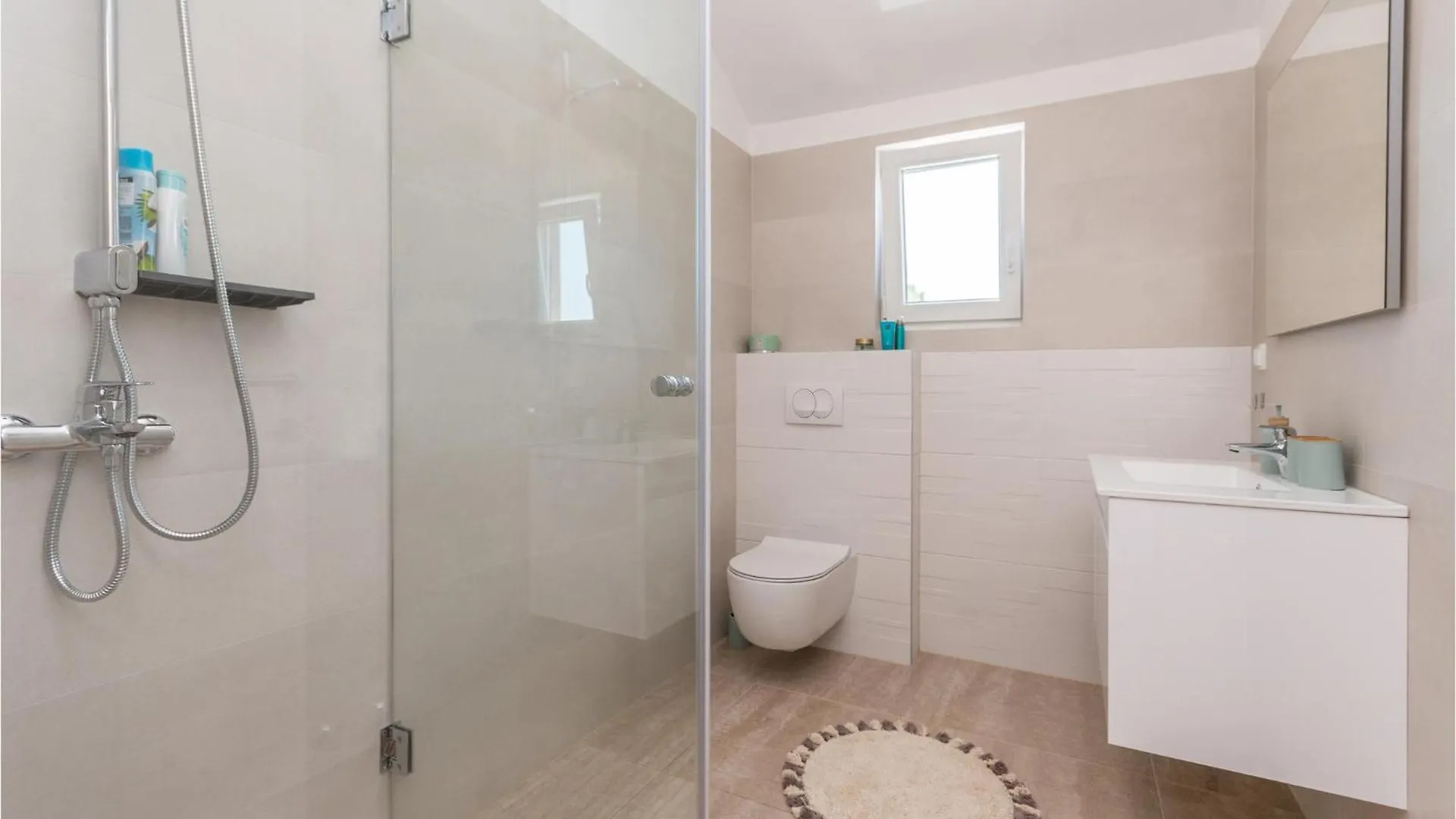 4 Bedroom Lovely Home In Donje Rastane
