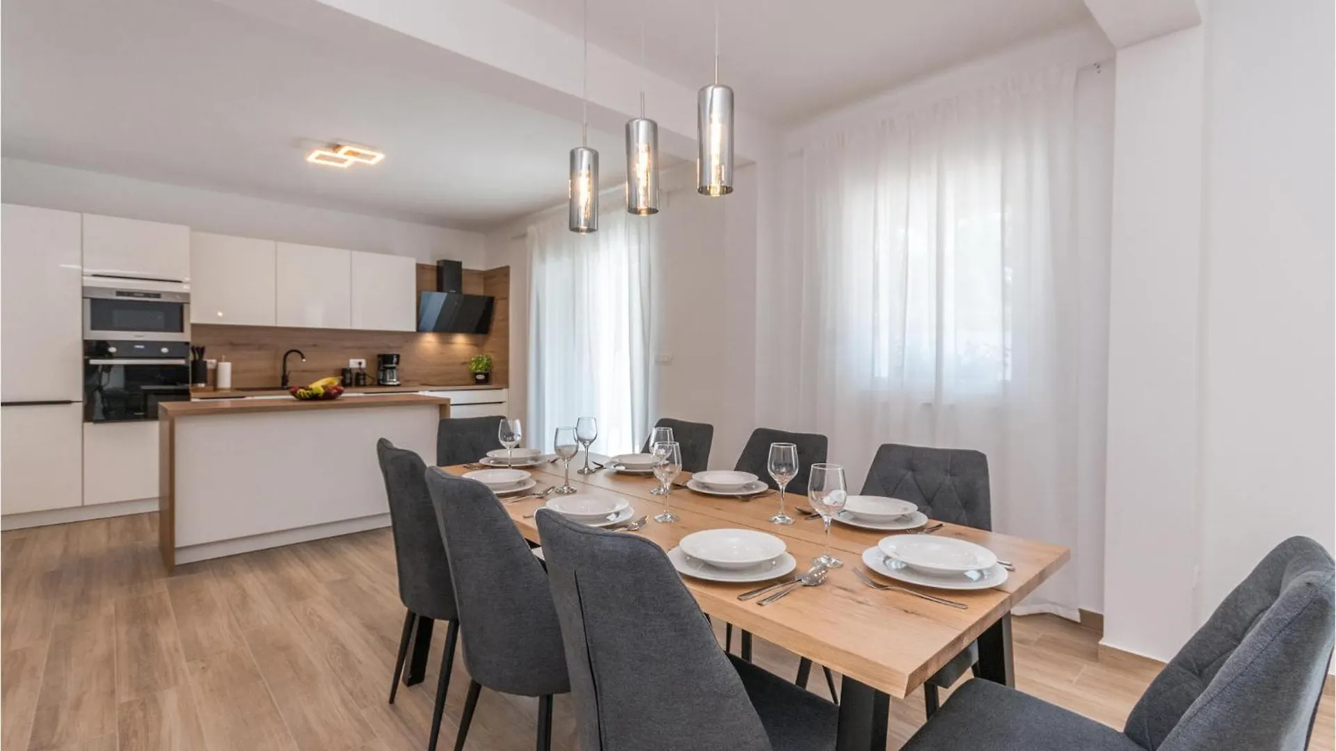 4 Bedroom Lovely Home In Donje Rastane Holiday home