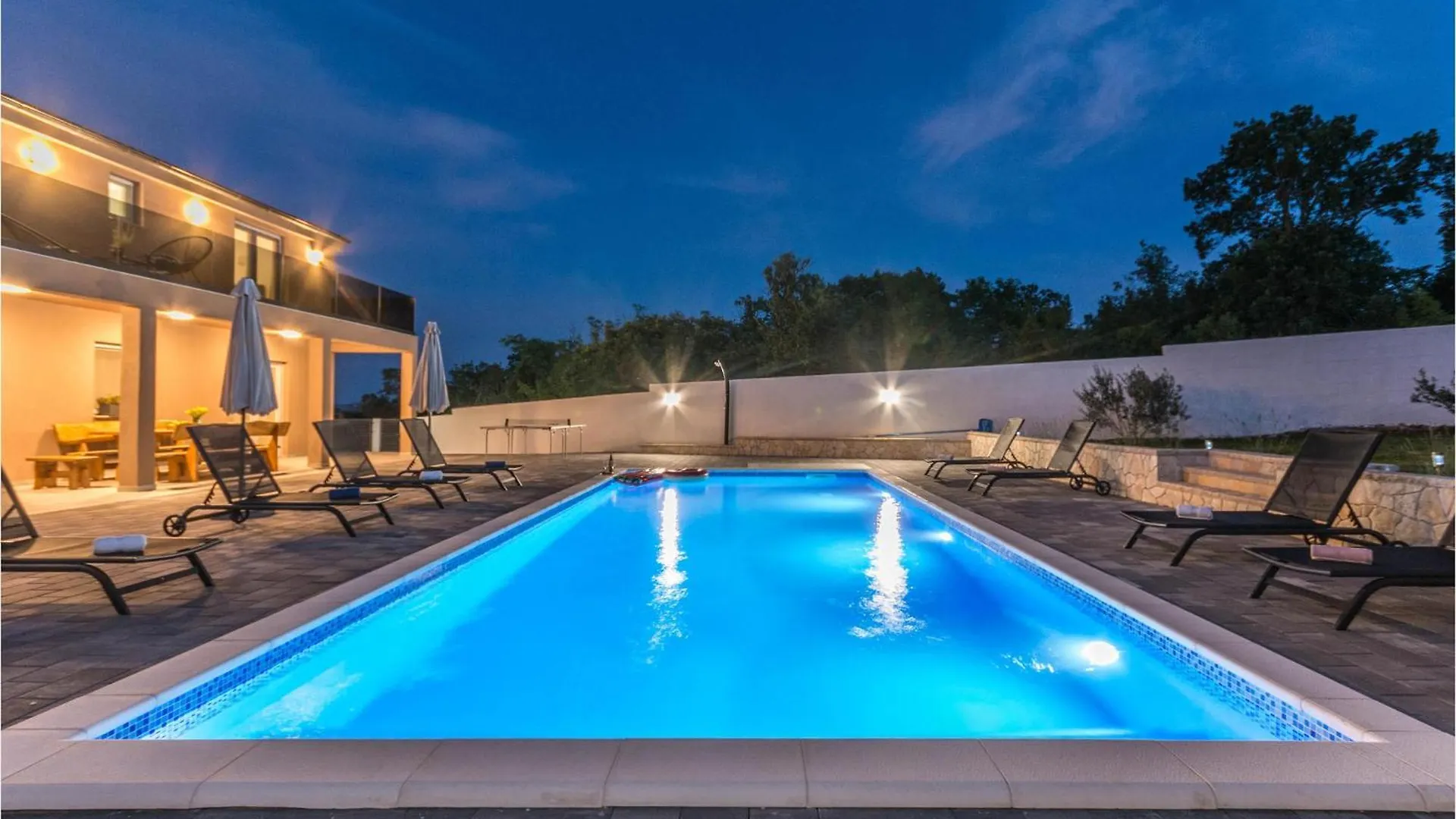 4 Bedroom Lovely Home In Donje Rastane