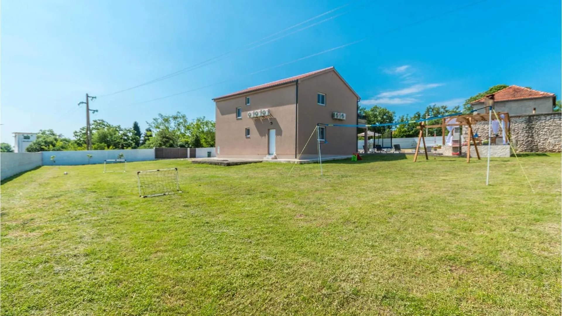 4 Bedroom Lovely Home In Donje Rastane Holiday home