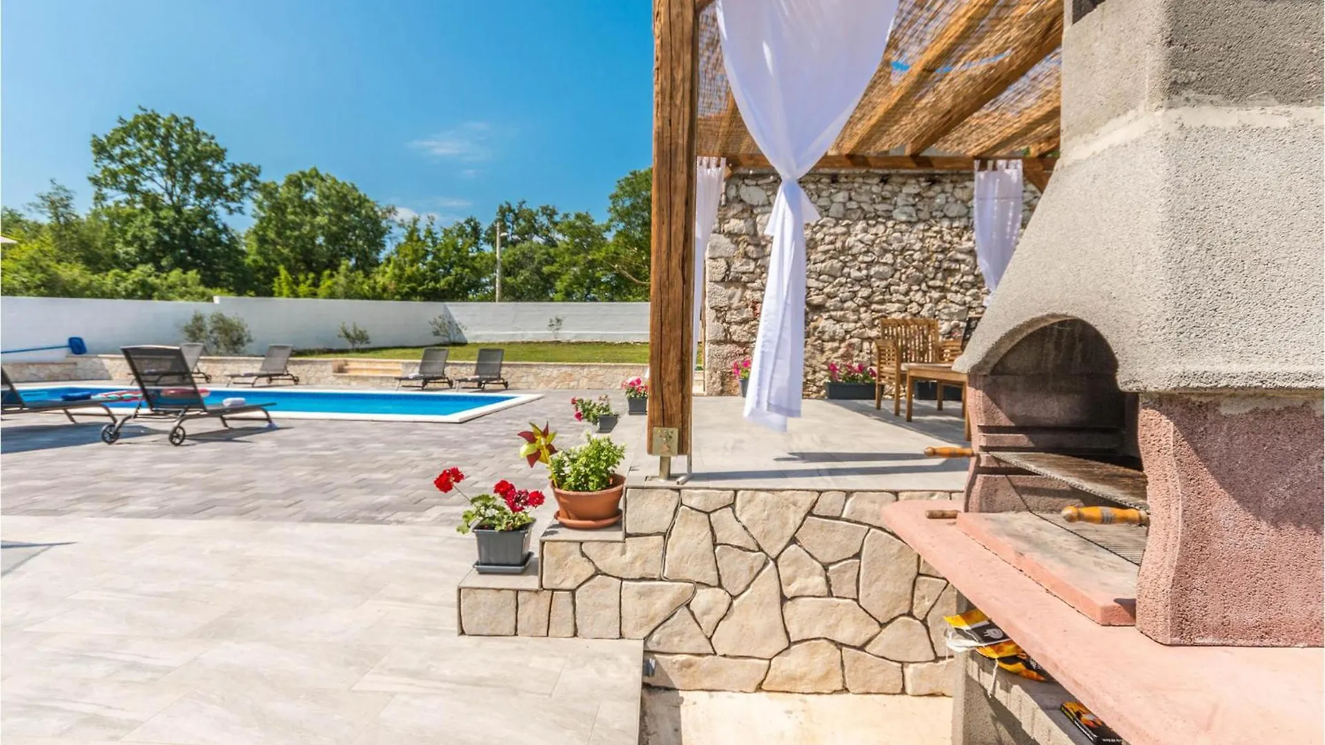 4 Bedroom Lovely Home In Donje Rastane
