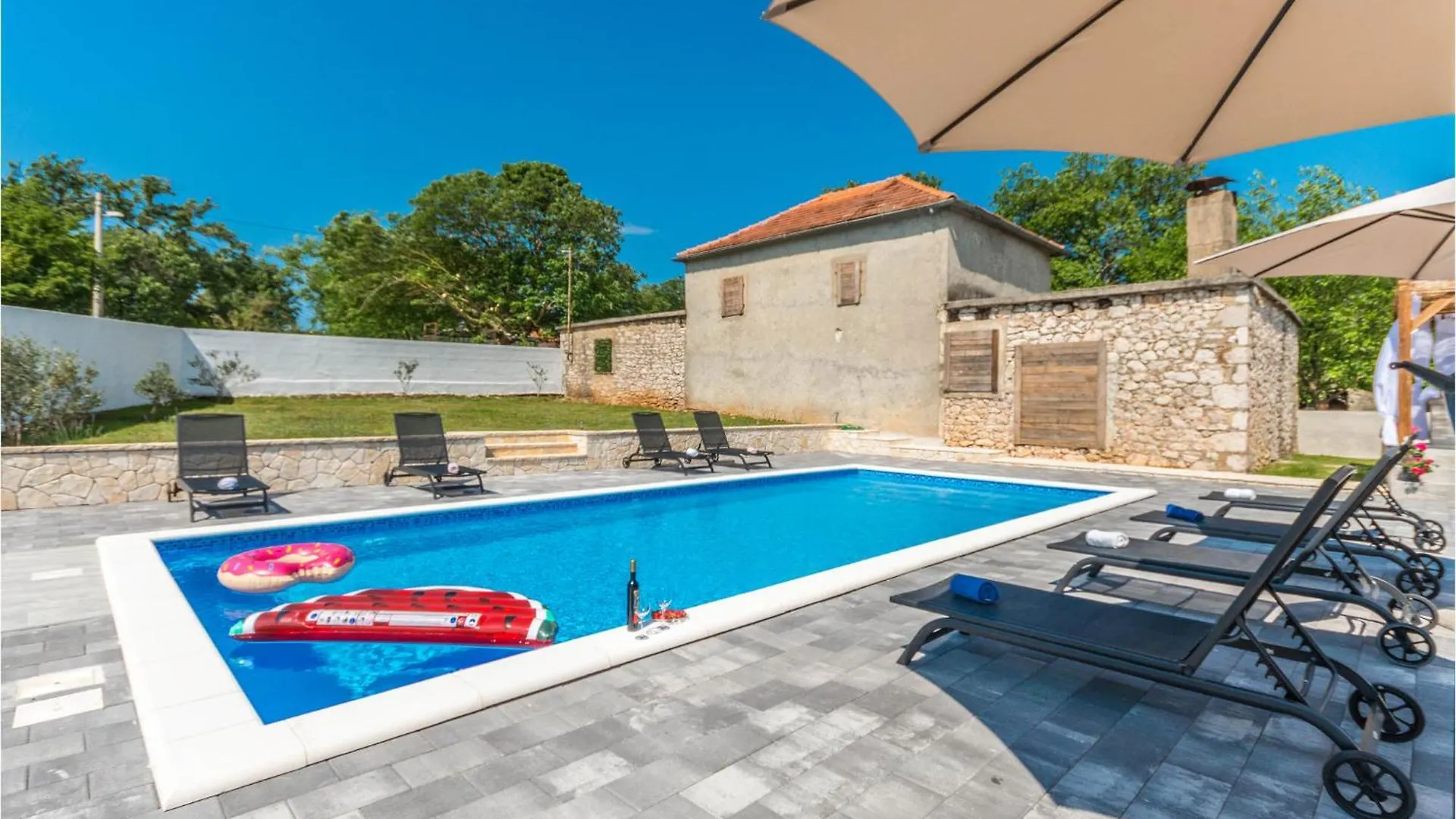 4 Bedroom Lovely Home In Donje Rastane Holiday home