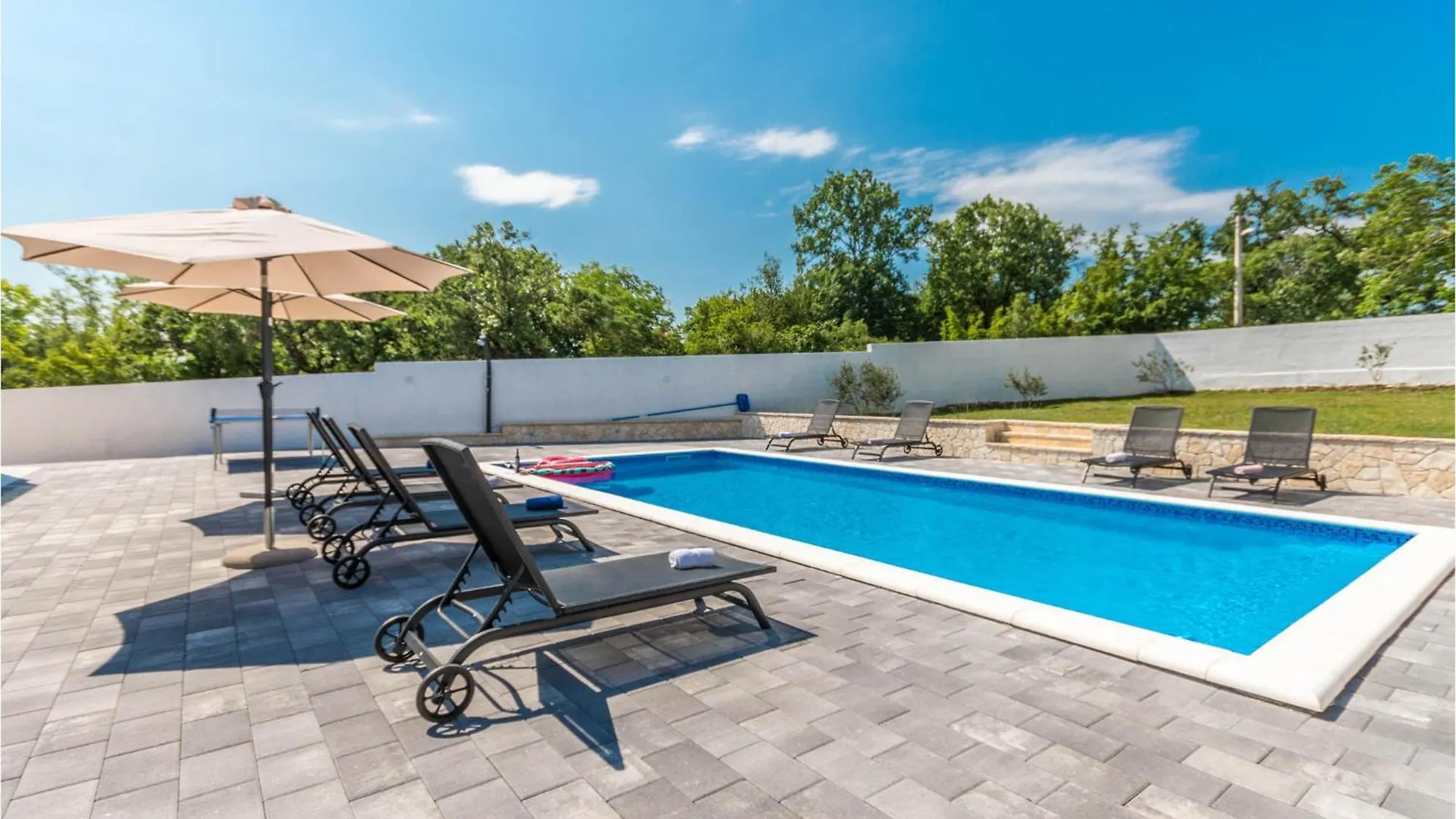 4 Bedroom Lovely Home In Donje Rastane Holiday home