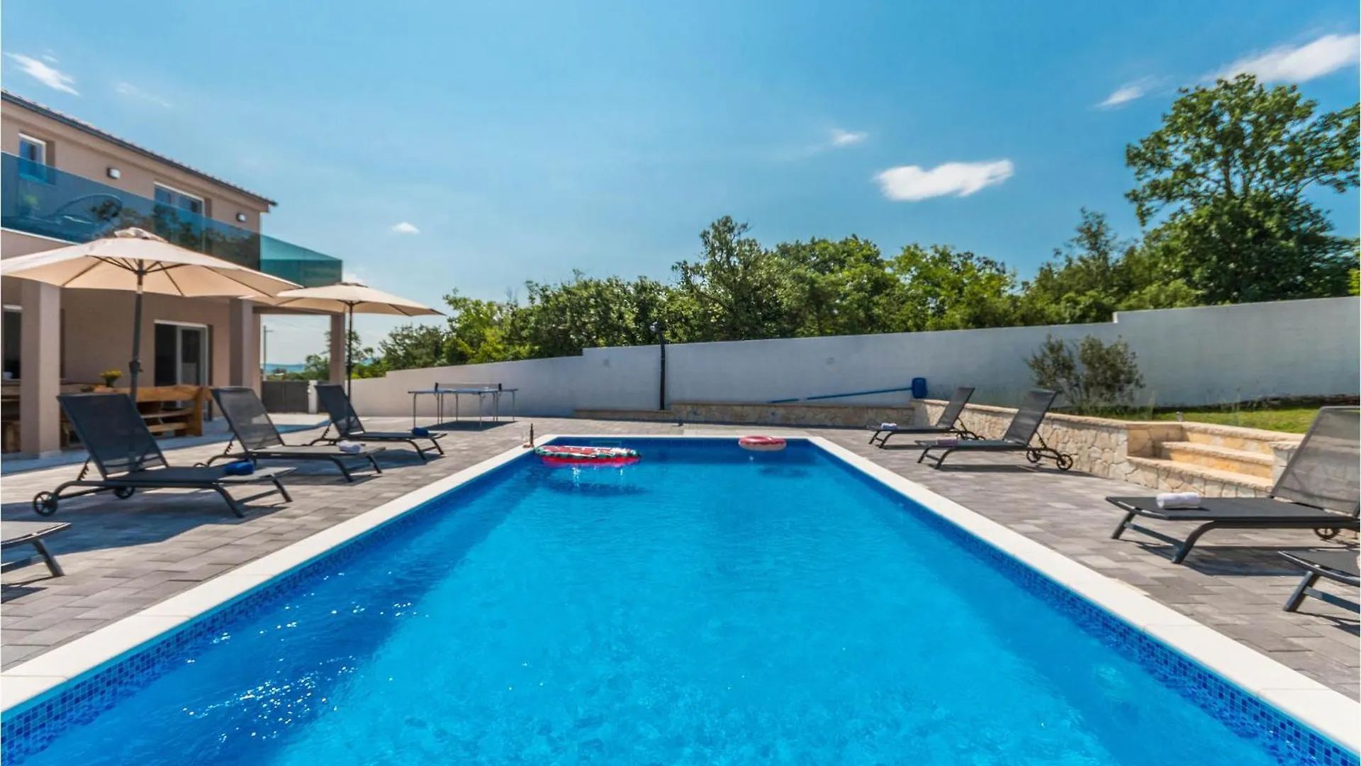 4 Bedroom Lovely Home In Donje Rastane