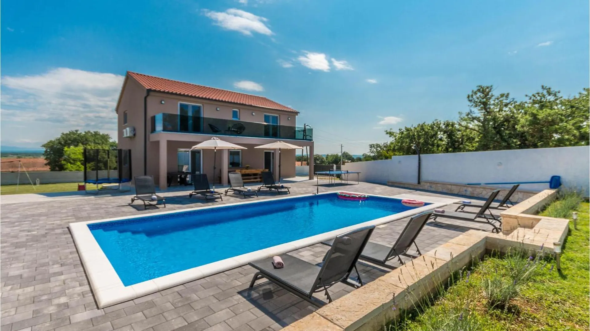 Holiday home 4 Bedroom Lovely Home In Donje Rastane