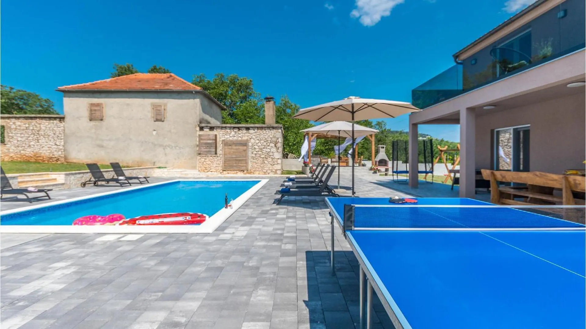 4 Bedroom Lovely Home In Donje Rastane Holiday home
