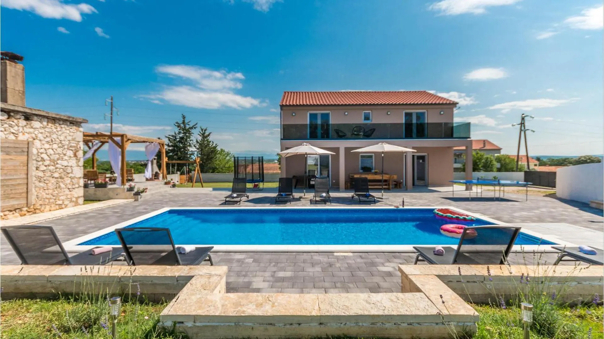 4 Bedroom Lovely Home In Donje Rastane