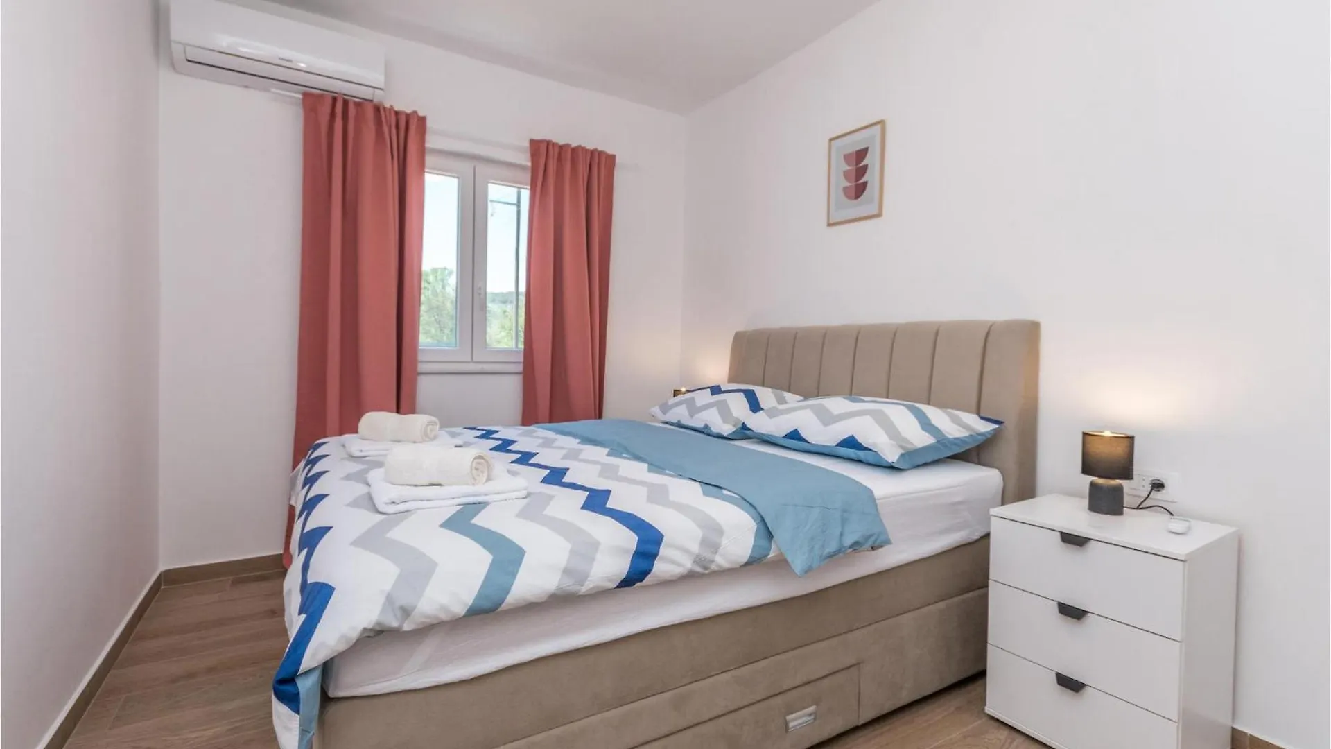 4 Bedroom Lovely Home In Donje Rastane 0*,