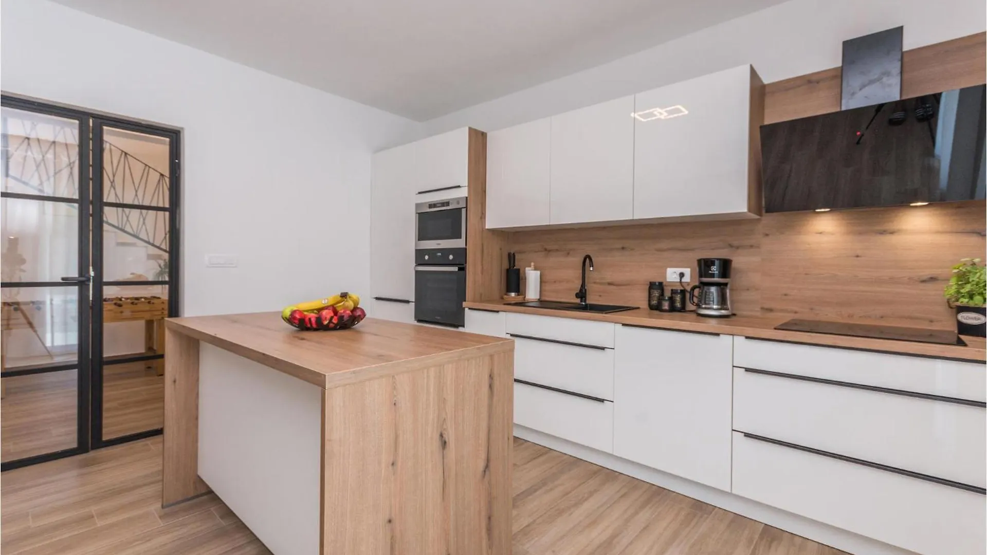 4 Bedroom Lovely Home In Donje Rastane