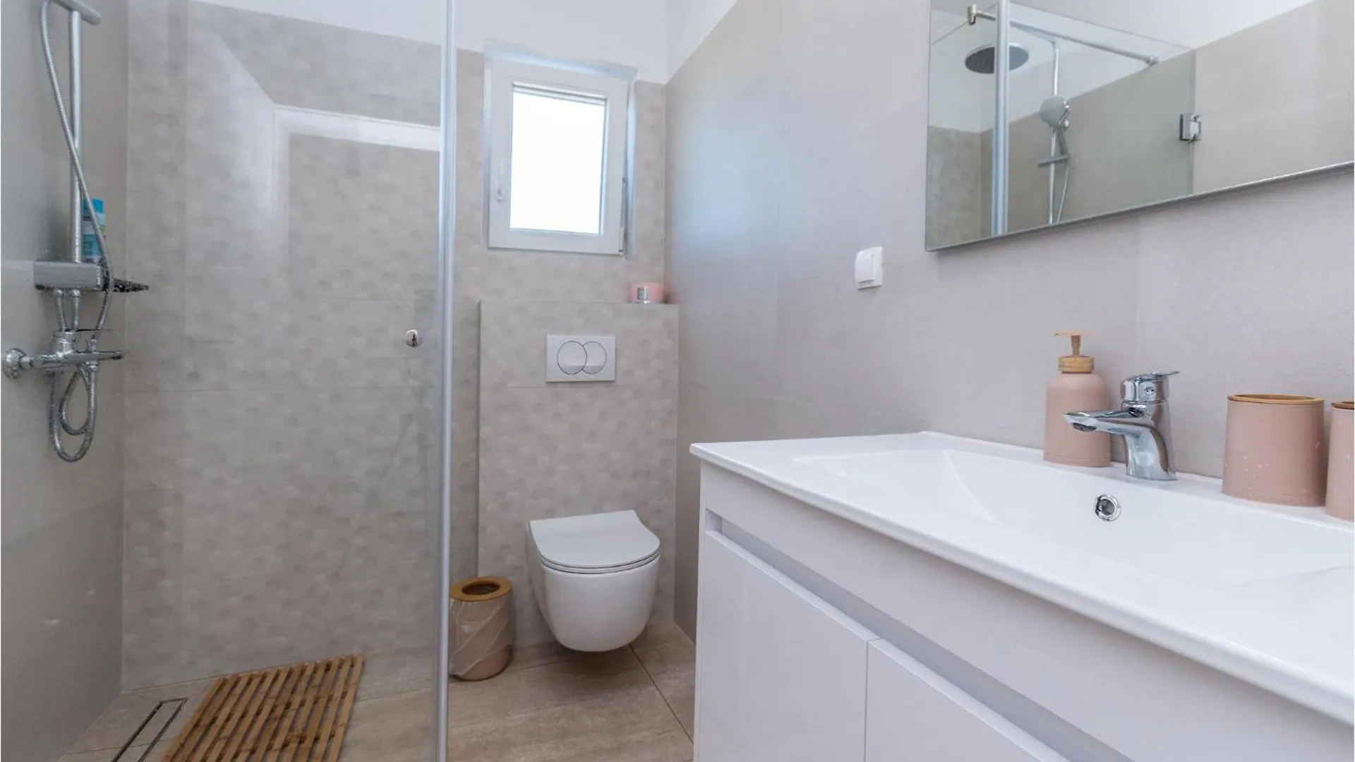 Holiday home 4 Bedroom Lovely Home In Donje Rastane Croatia