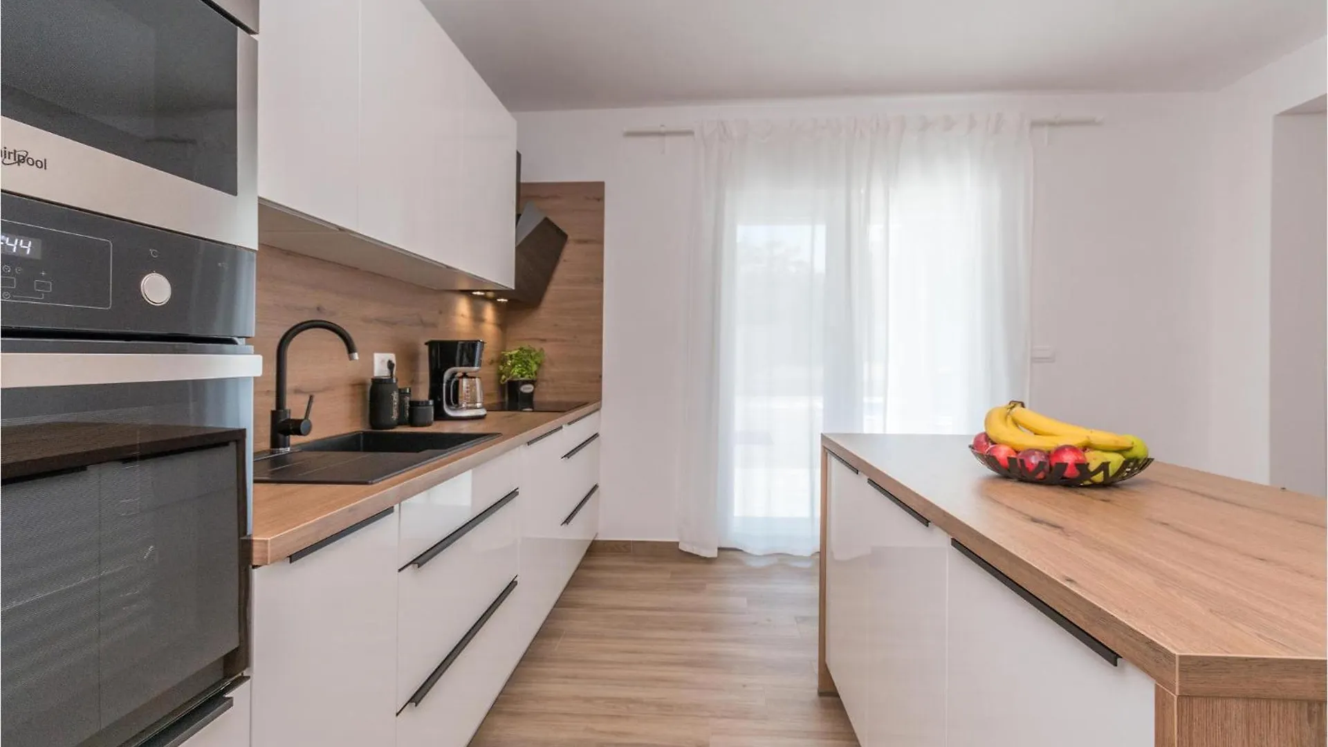 4 Bedroom Lovely Home In Donje Rastane 0*,  Croatia